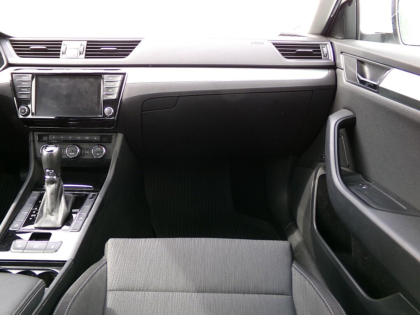 OZ190V01620_22.webp_SUPERB Style 2.0 TDI 110 kW automat