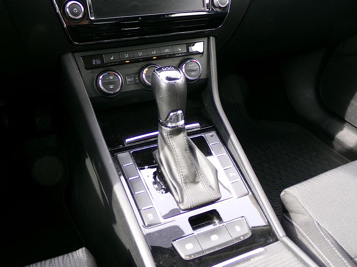 OZ190V01620_25.webp_SUPERB Style 2.0 TDI 110 kW automat