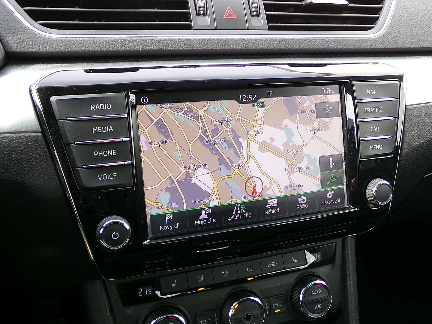 OZ190V01620_27.webp_SUPERB Style 2.0 TDI 110 kW automat