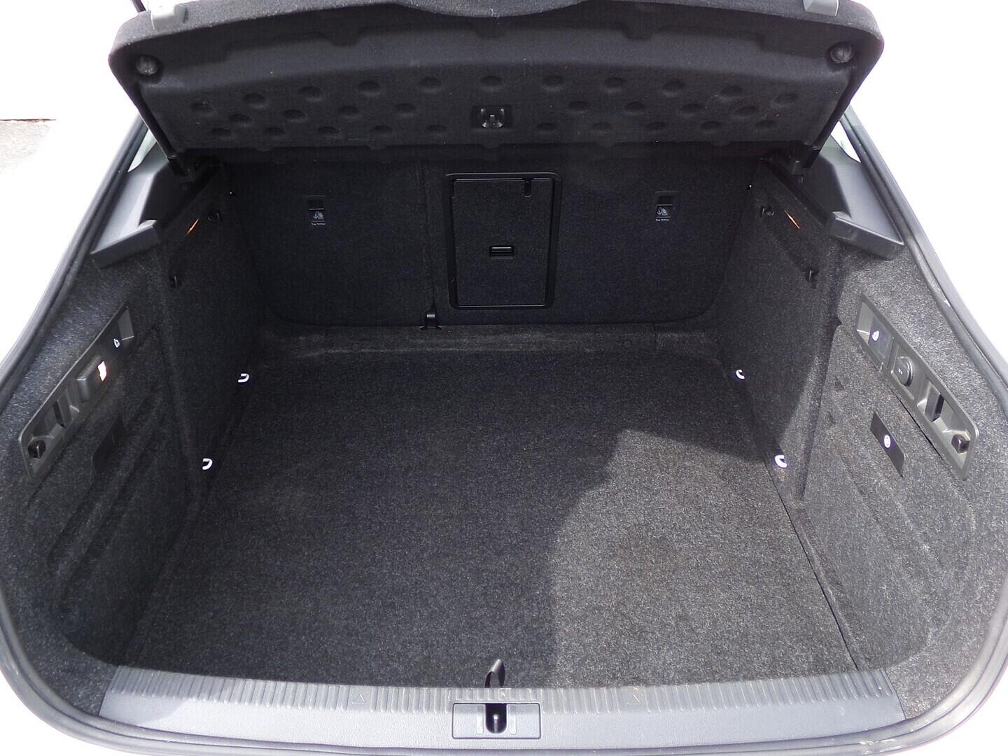 OZ190V01620_32.webp_SUPERB Style 2.0 TDI 110 kW automat