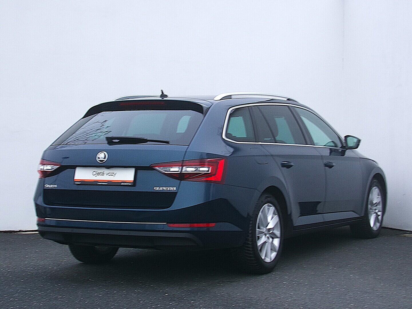 OZ190V01621_11.webp_SUPERB Style 1.6 TDI 88 kW automat