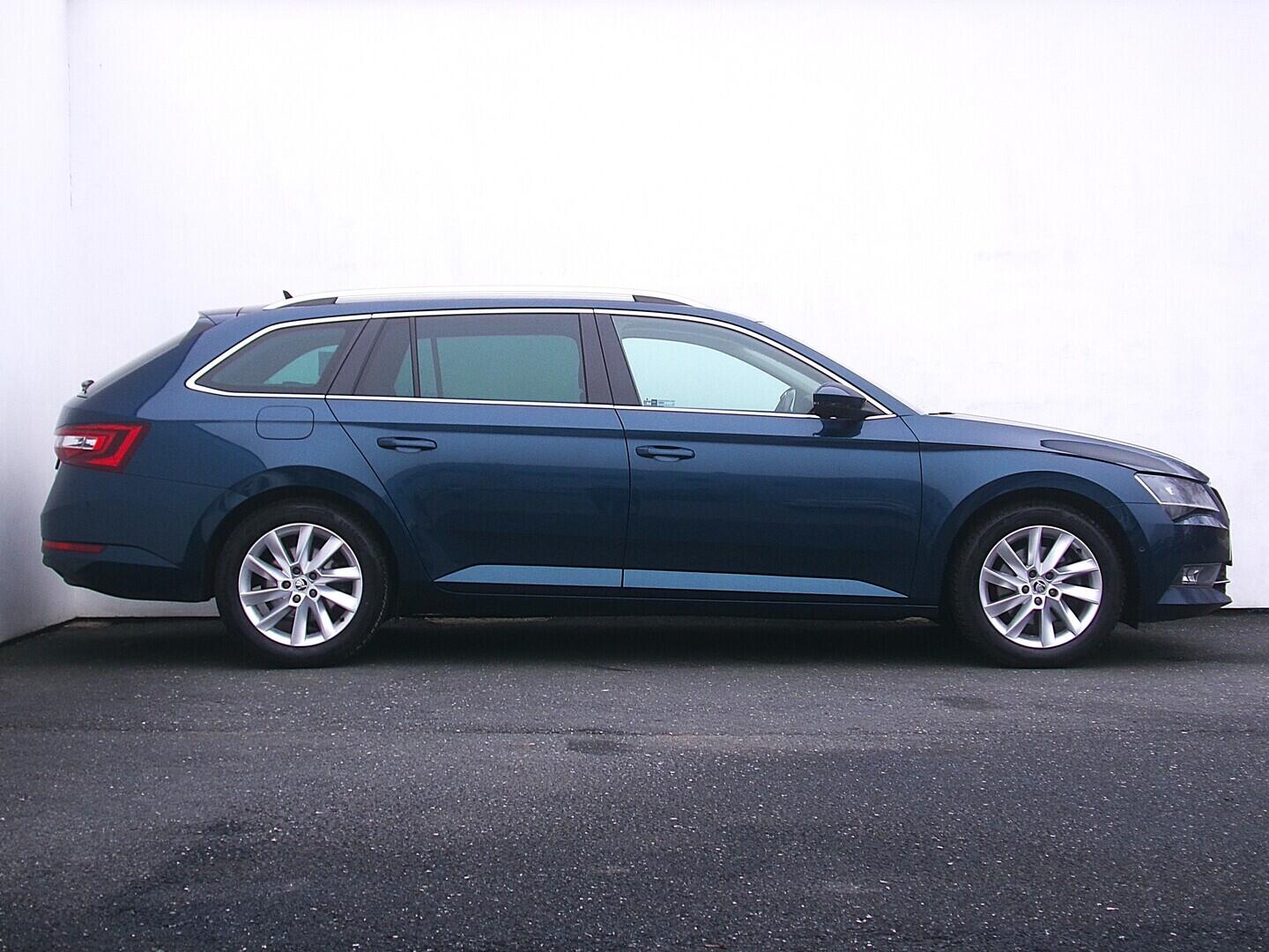 OZ190V01621_16.webp_SUPERB Style 1.6 TDI 88 kW automat