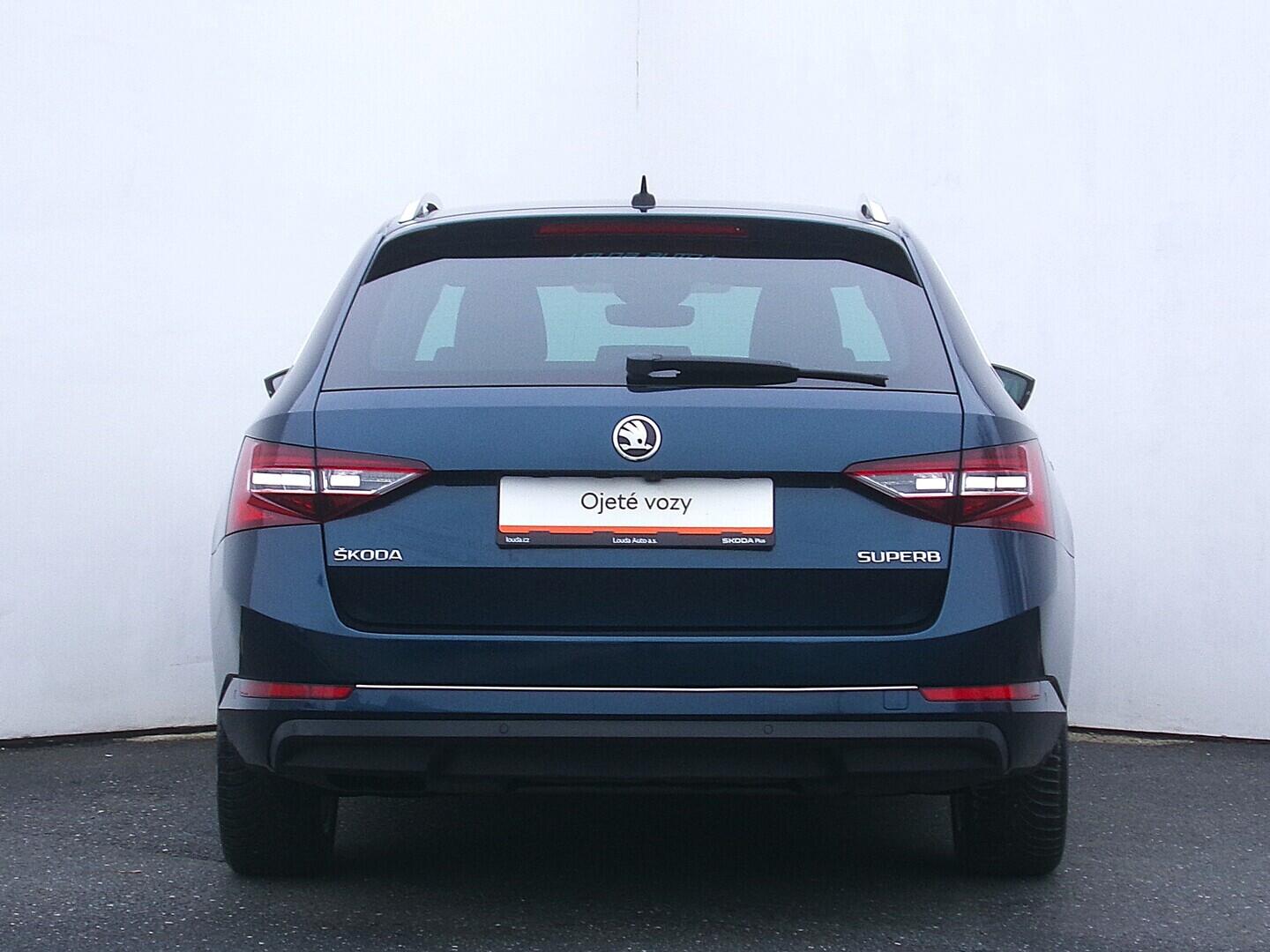 OZ190V01621_17.webp_SUPERB Style 1.6 TDI 88 kW automat