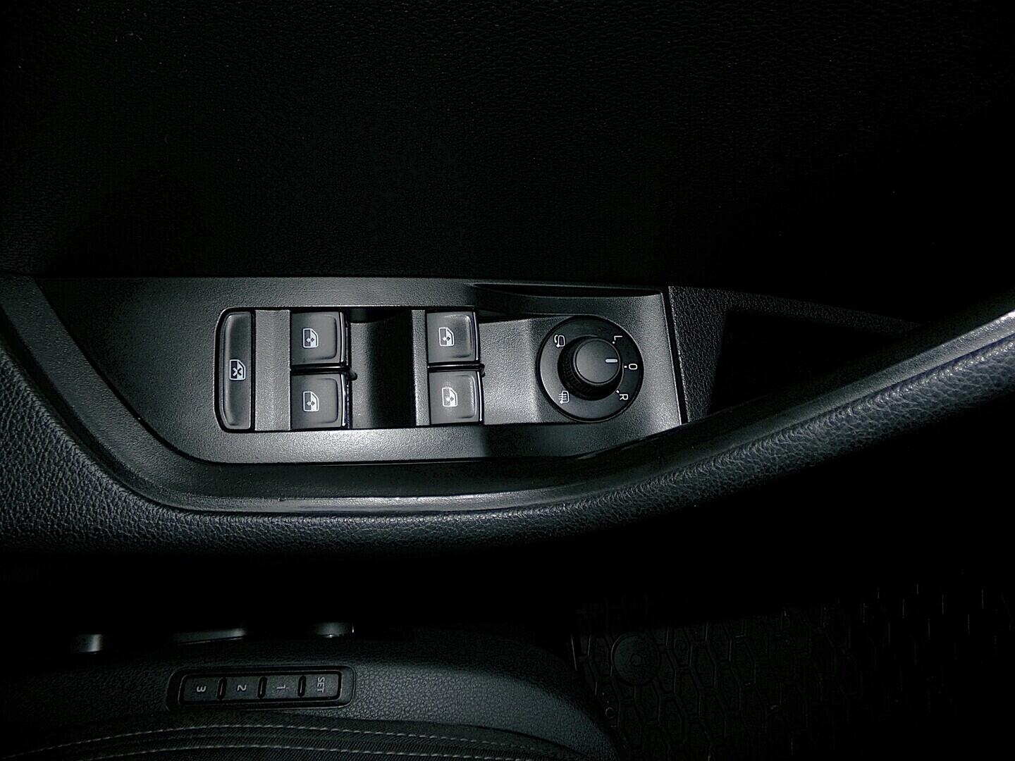 OZ190V01621_21.webp_SUPERB Style 1.6 TDI 88 kW automat