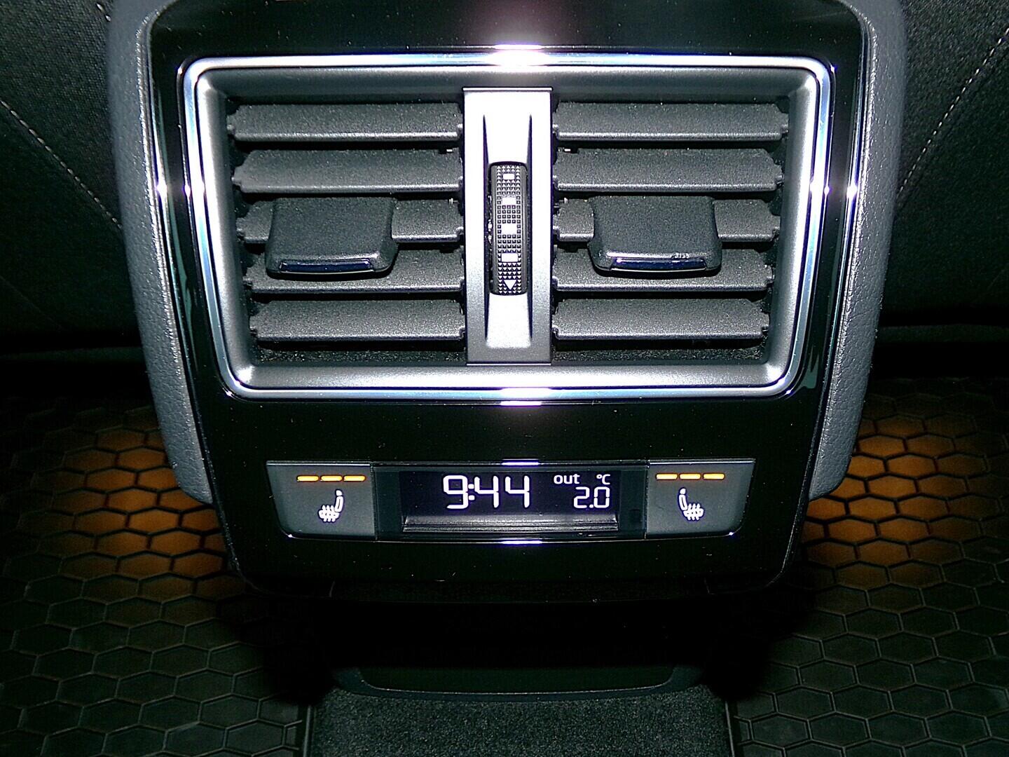 OZ190V01621_33.webp_SUPERB Style 1.6 TDI 88 kW automat