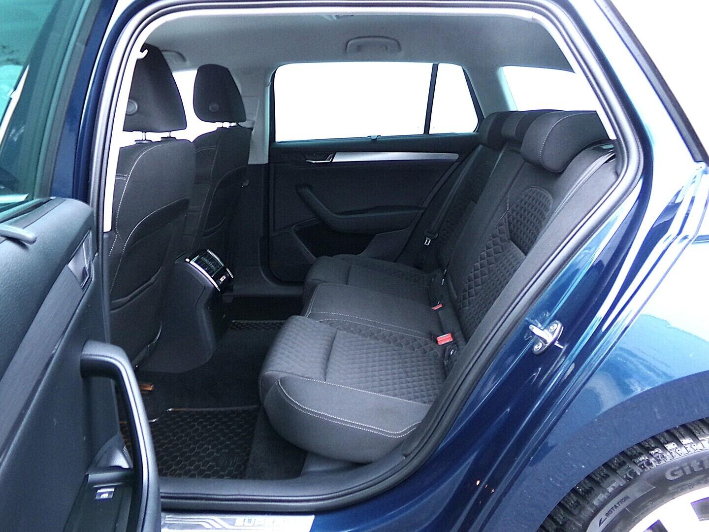 OZ190V01621_35.webp_SUPERB Style 1.6 TDI 88 kW automat