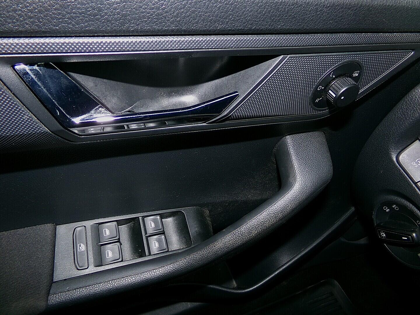 OZ190V01623_21.webp_FABIA Ambition 1.2 TSI 66 kW manuál