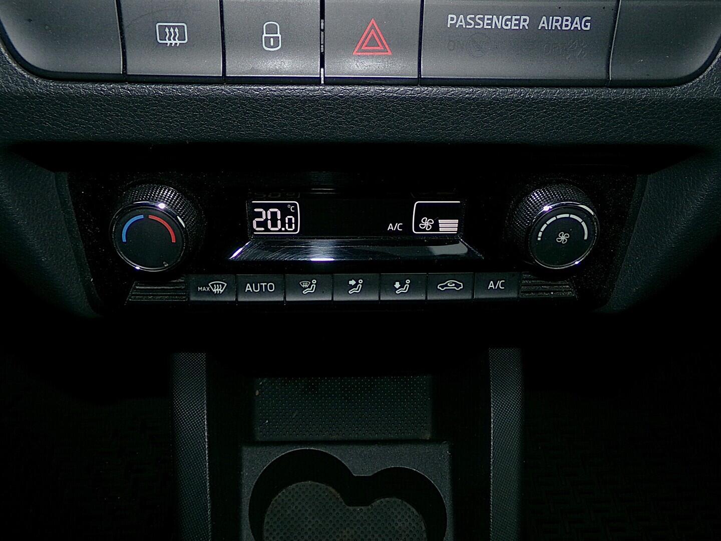 OZ190V01623_28.webp_FABIA Ambition 1.2 TSI 66 kW manuál