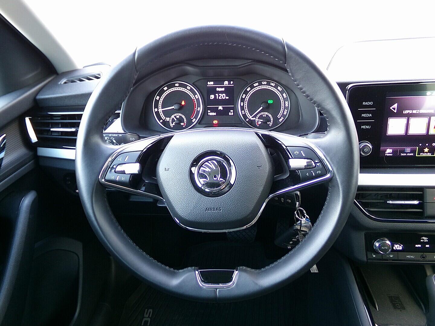 OZ190V01624_25.webp_SCALA Ambition 1.0 TSI 81 kW automat, DPH