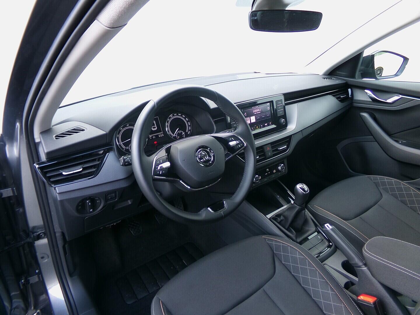 OZ190V01625_19.webp_SCALA Ambition 1.0 TSI 81 kW manuál, DPH