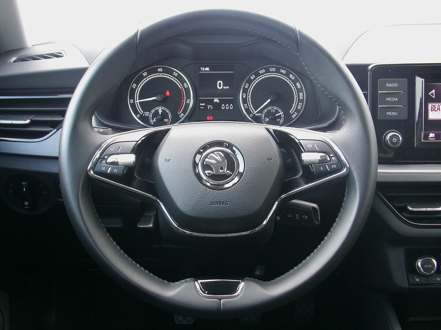 OZ190V01625_22.webp_SCALA Ambition 1.0 TSI 81 kW manuál, DPH