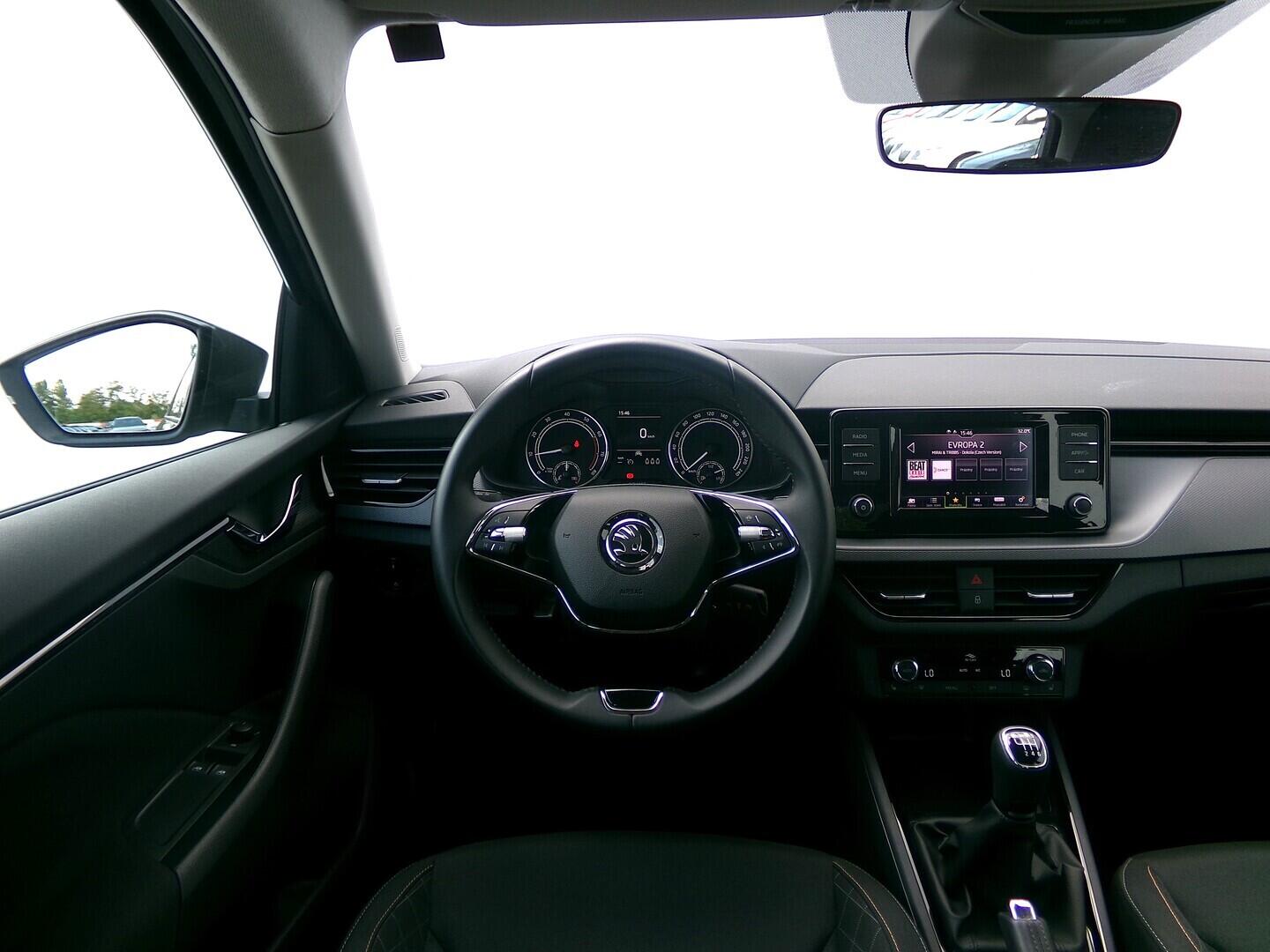 OZ190V01625_23.webp_SCALA Ambition 1.0 TSI 81 kW manuál, DPH