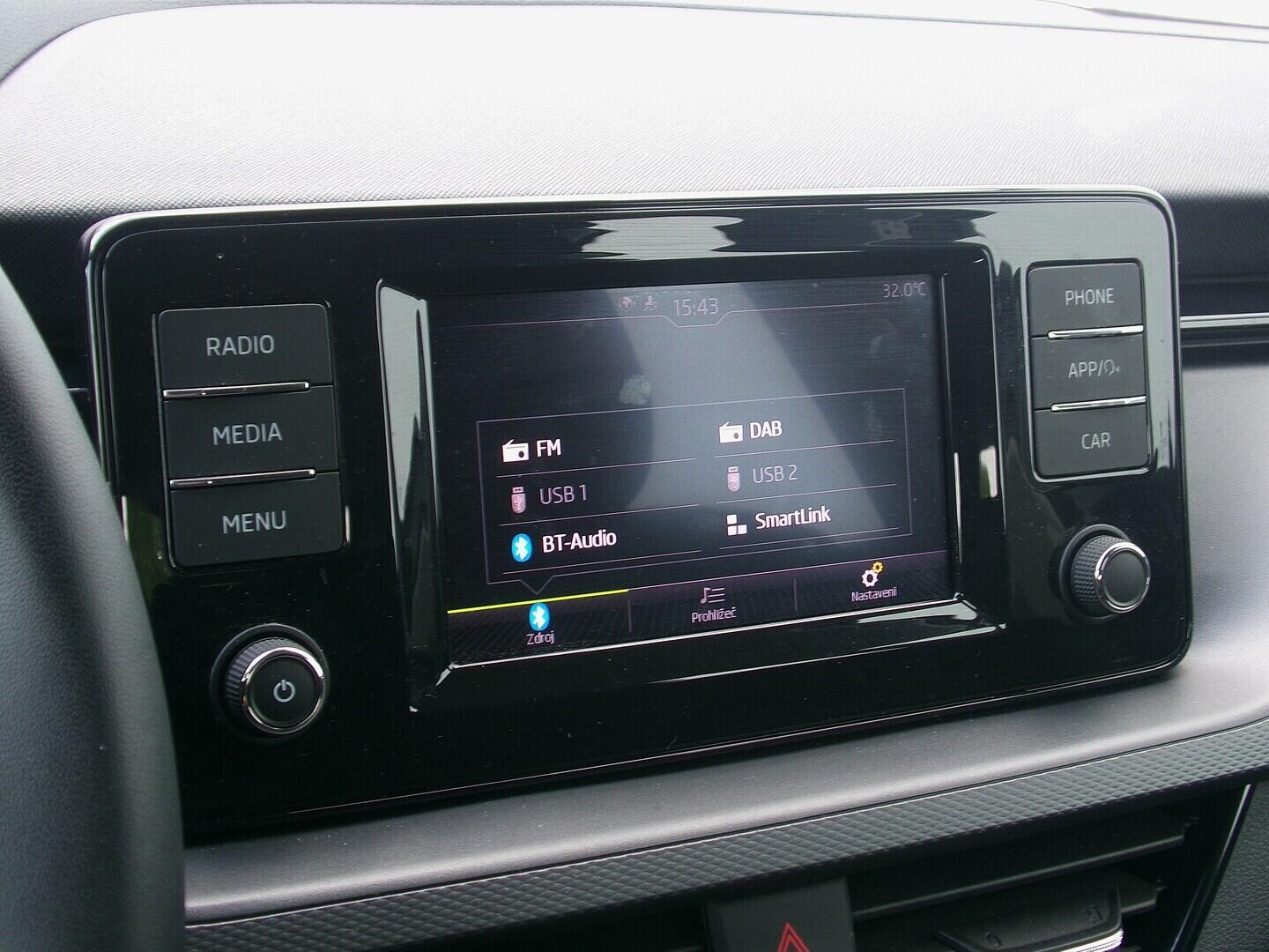 OZ190V01625_25.webp_SCALA Ambition 1.0 TSI 81 kW manuál, DPH