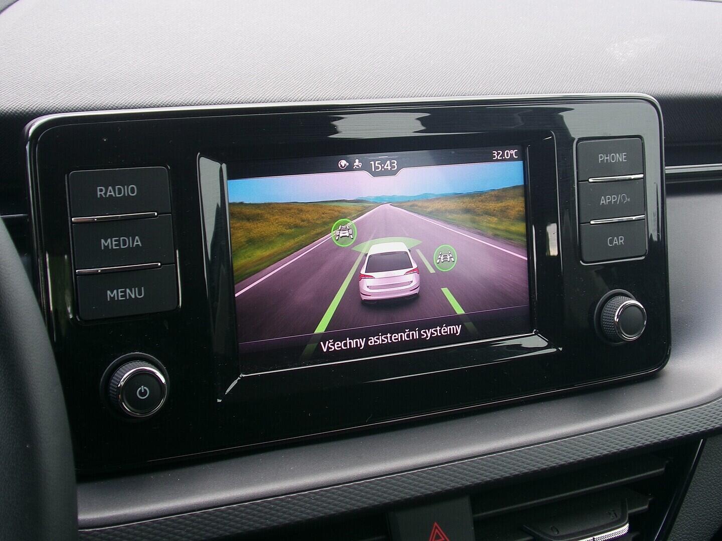 OZ190V01625_26.webp_SCALA Ambition 1.0 TSI 81 kW manuál, DPH