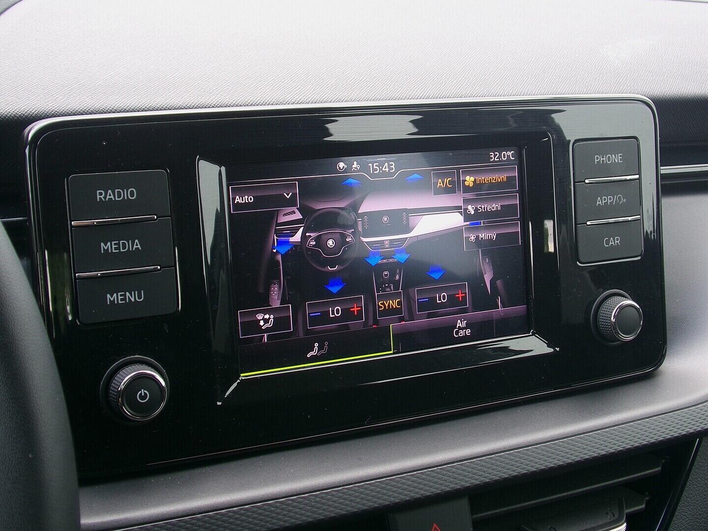 OZ190V01625_27.webp_SCALA Ambition 1.0 TSI 81 kW manuál, DPH