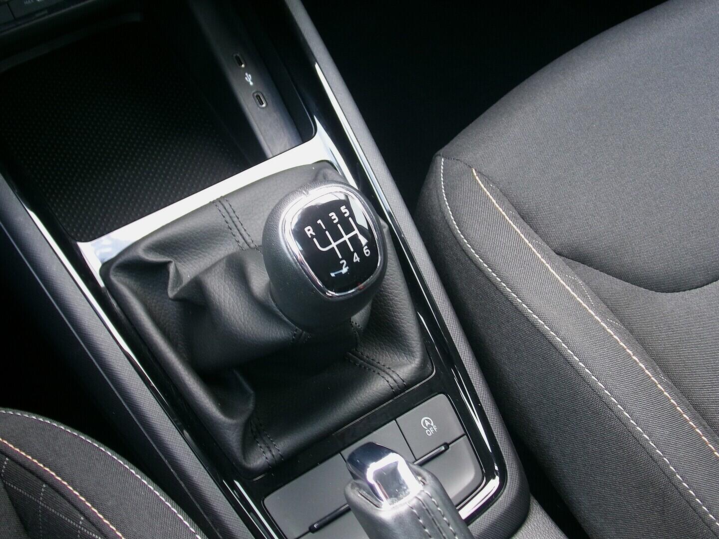 OZ190V01625_30.webp_SCALA Ambition 1.0 TSI 81 kW manuál, DPH