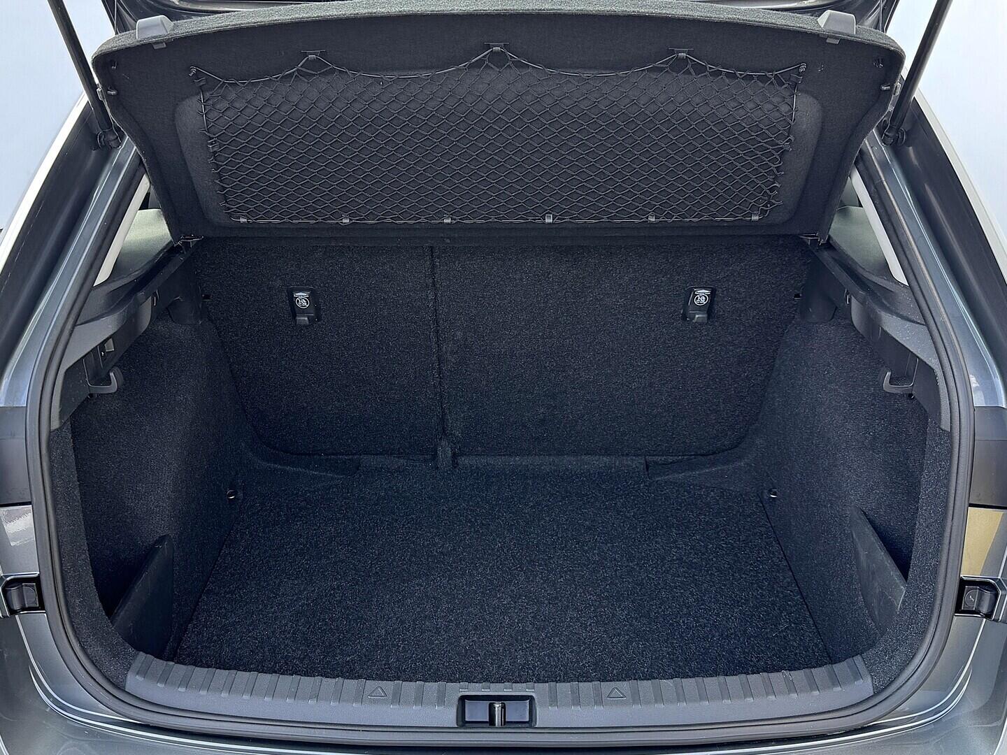 OZ190V01625_32.webp_SCALA Ambition 1.0 TSI 81 kW manuál, DPH