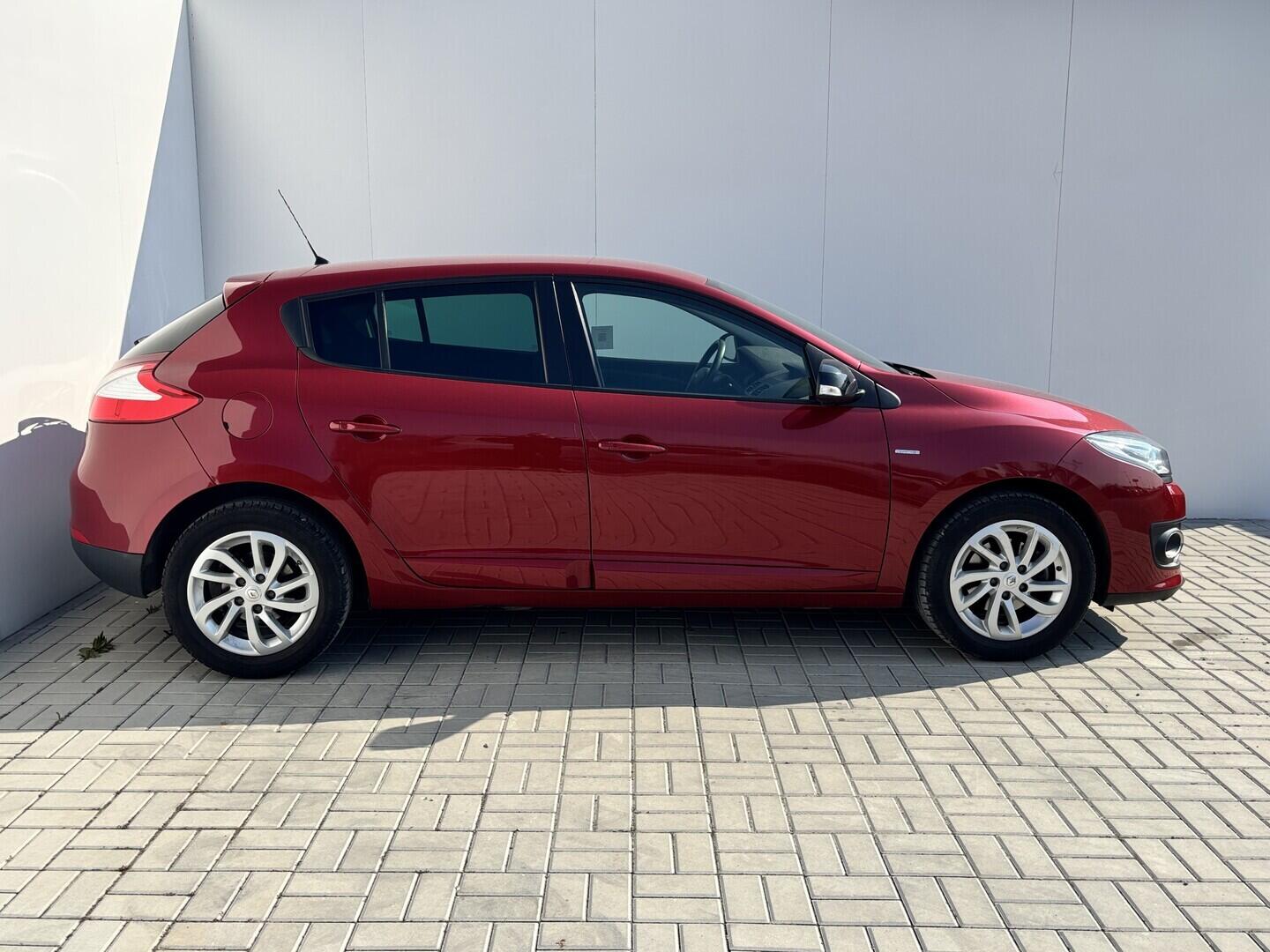 OZ190V01626_13.webp_MÉGANE Limited 1.6 SCe 81 kW manuál