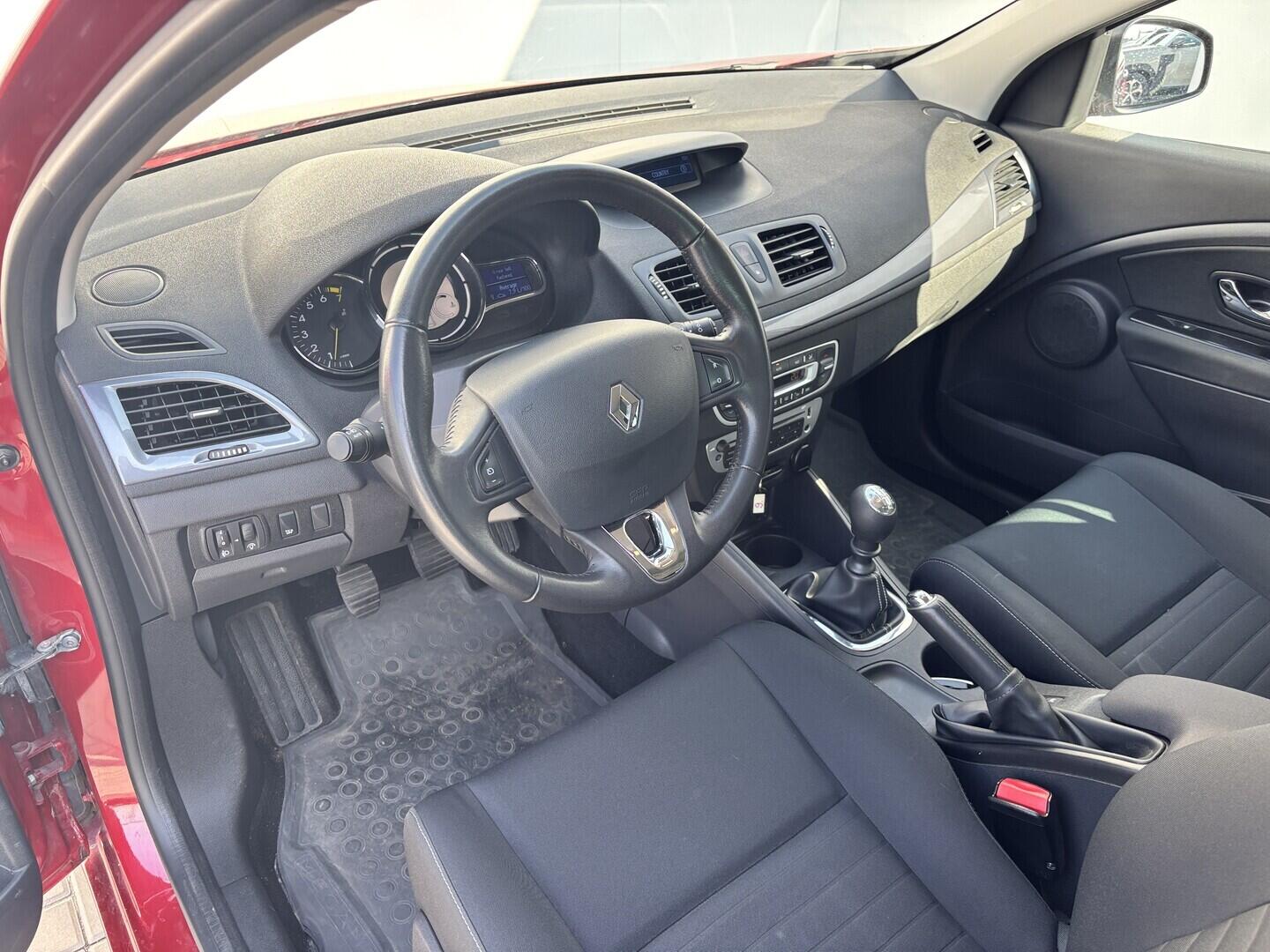 OZ190V01626_19.webp_MÉGANE Limited 1.6 SCe 81 kW manuál