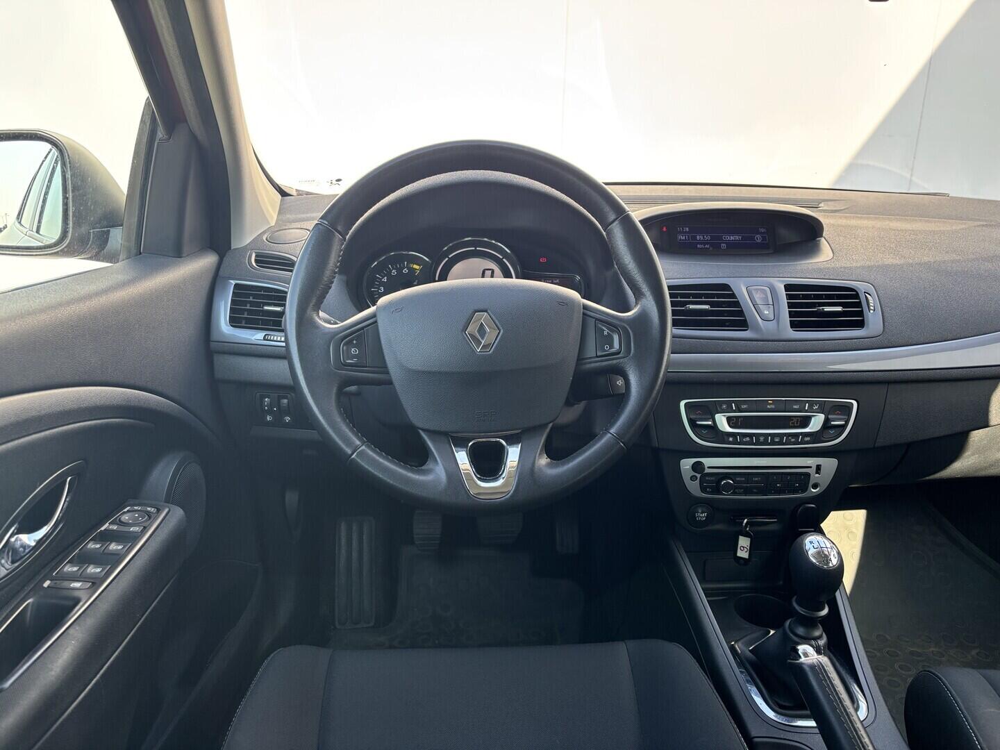 OZ190V01626_21.webp_MÉGANE Limited 1.6 SCe 81 kW manuál