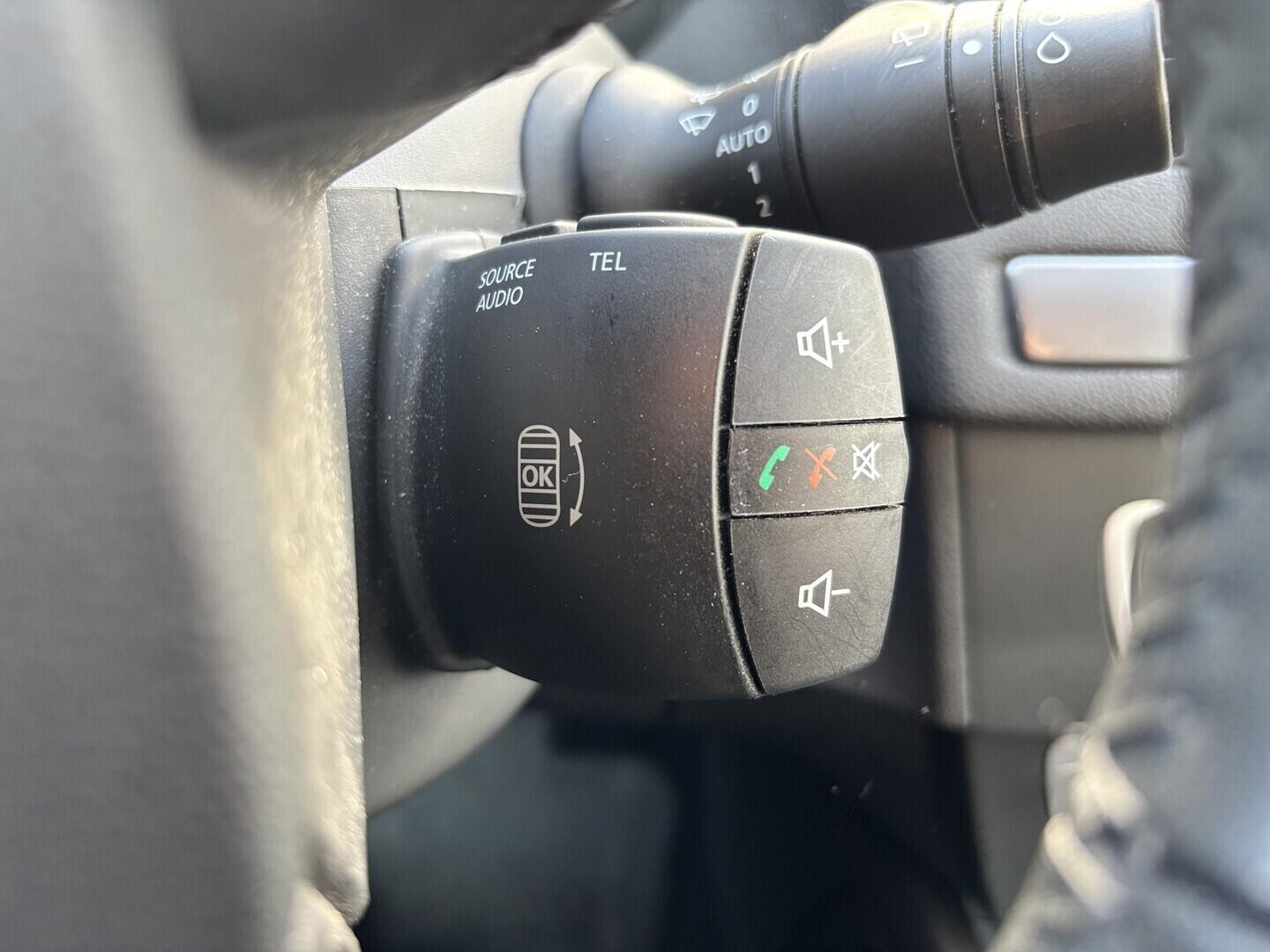 OZ190V01626_31.webp_MÉGANE Limited 1.6 SCe 81 kW manuál