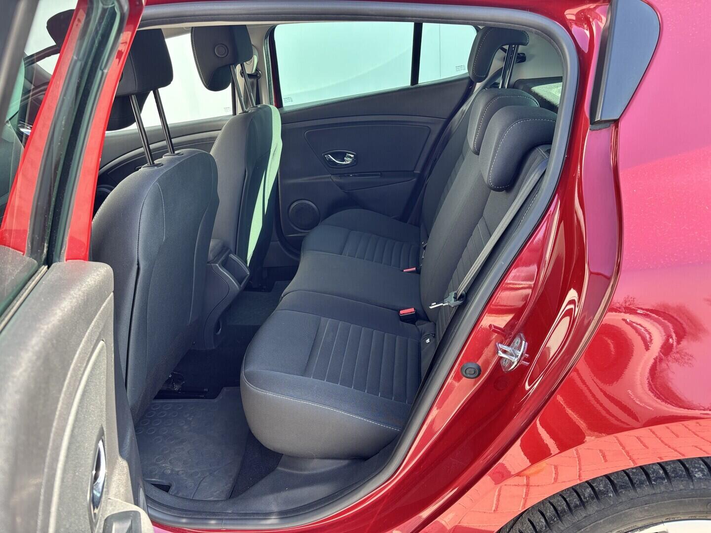 OZ190V01626_33.webp_MÉGANE Limited 1.6 SCe 81 kW manuál