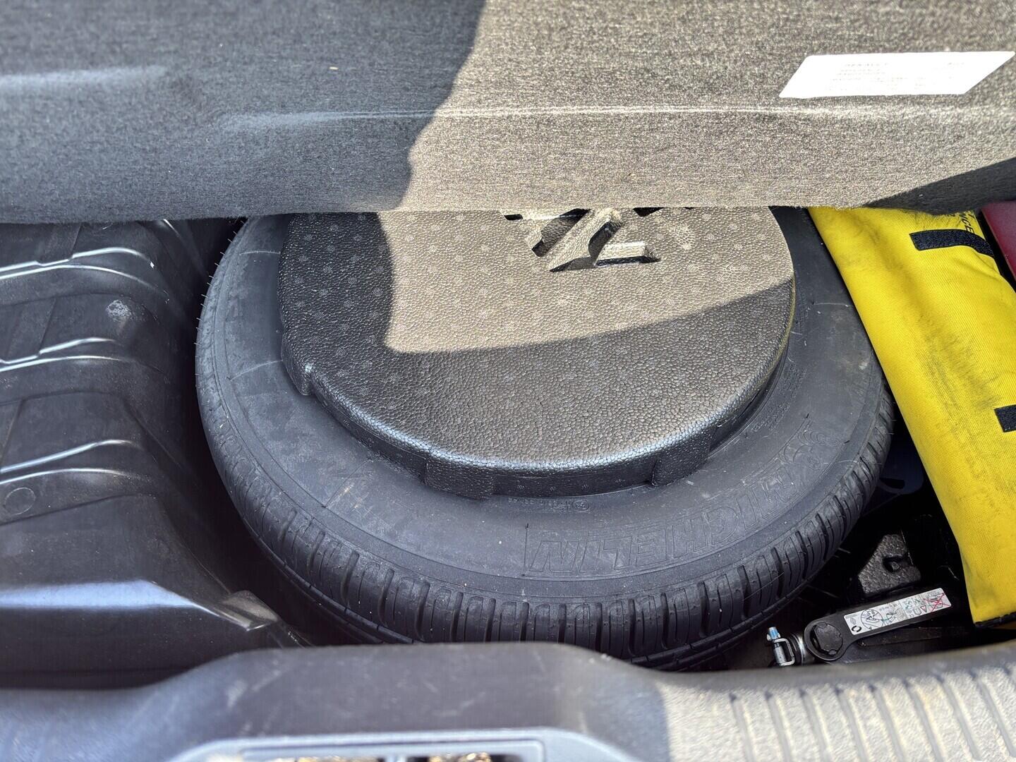 OZ190V01626_35.webp_MÉGANE Limited 1.6 SCe 81 kW manuál