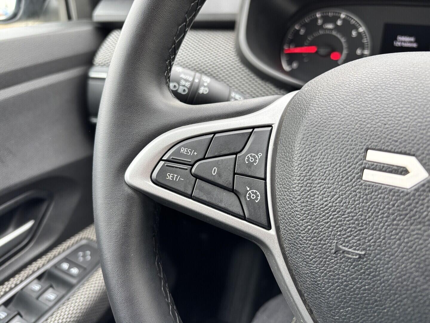 OZ190V01632_24.webp_JOGGER expression 1.0 TCe 74 kW manuál, DPH