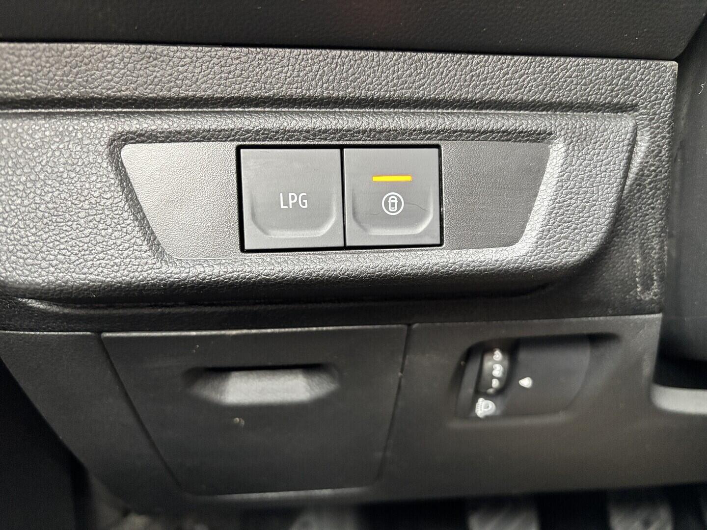 OZ190V01632_26.webp_JOGGER expression 1.0 TCe 74 kW manuál, DPH