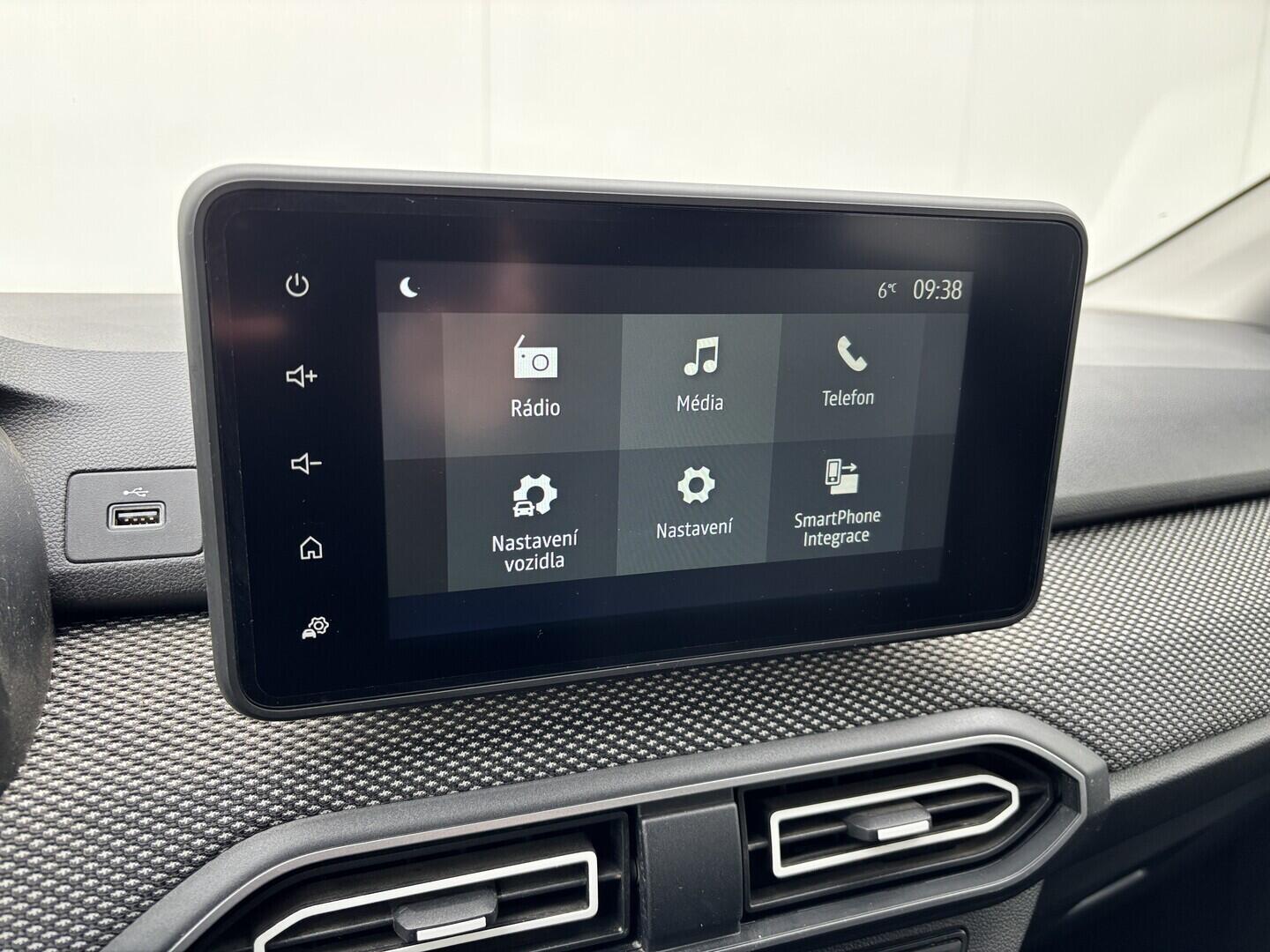 OZ190V01632_28.webp_JOGGER expression 1.0 TCe 74 kW manuál, DPH