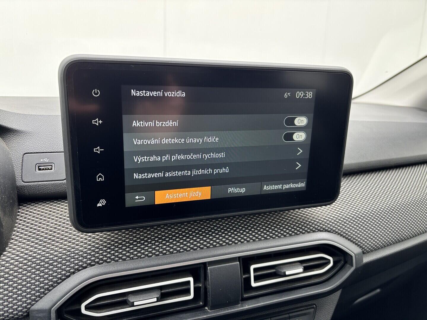 OZ190V01632_29.webp_JOGGER expression 1.0 TCe 74 kW manuál, DPH