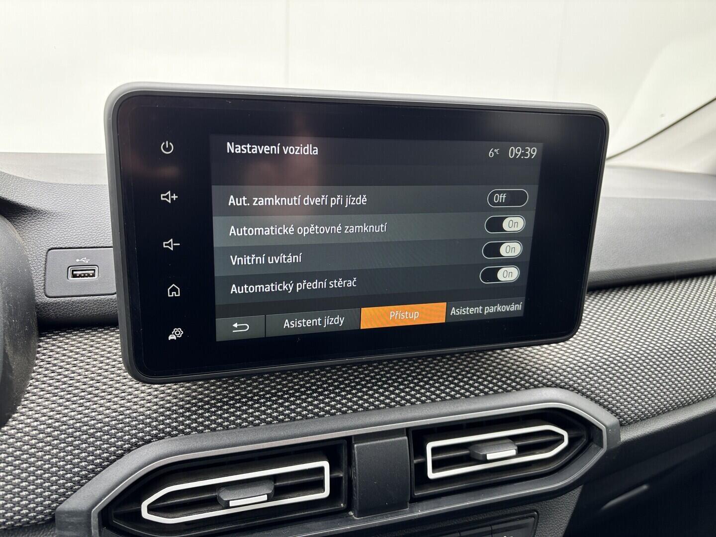 OZ190V01632_33.webp_JOGGER expression 1.0 TCe 74 kW manuál, DPH