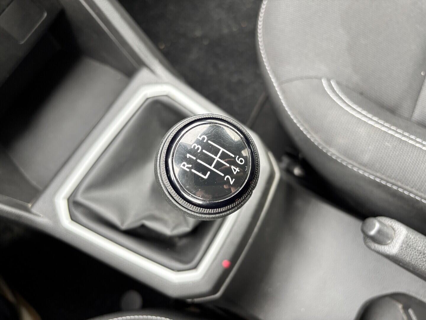 OZ190V01632_37.webp_JOGGER expression 1.0 TCe 74 kW manuál, DPH