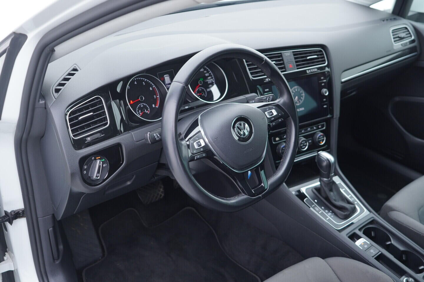 OZ190V01634_21.webp_GOLF VARIANT Highline 1.5 TSI 110 kW automat