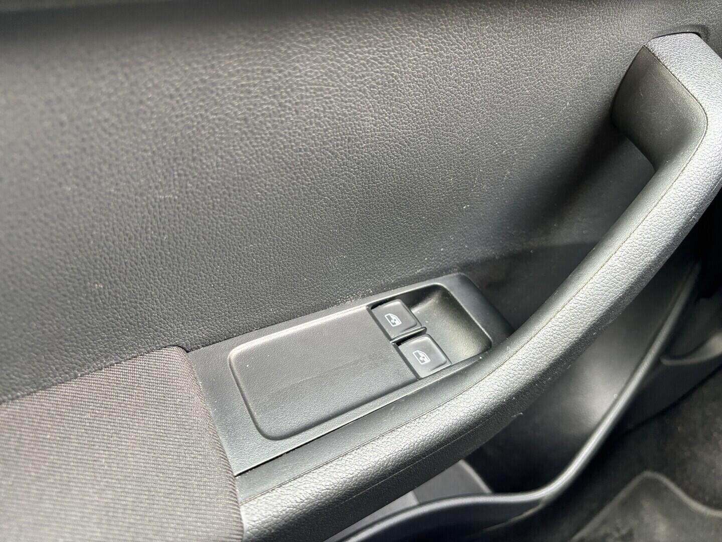 OZ190V01636_24.webp_FABIA Active 1.0 MPI 44 kW manuál