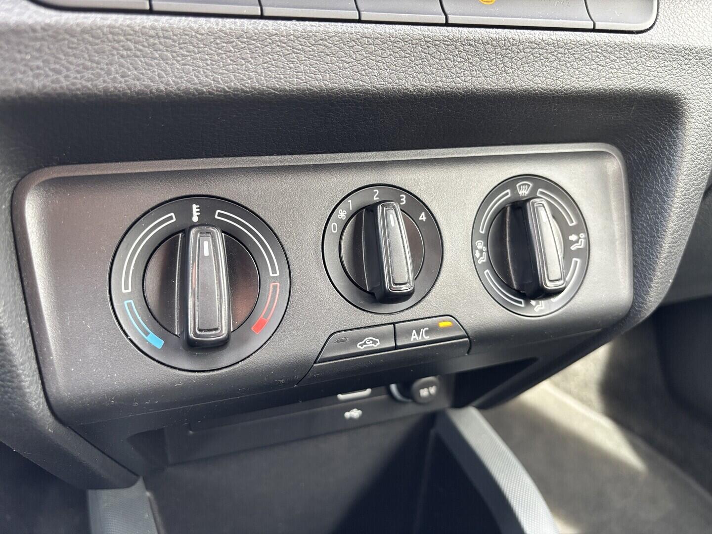 OZ190V01636_29.webp_FABIA Active 1.0 MPI 44 kW manuál