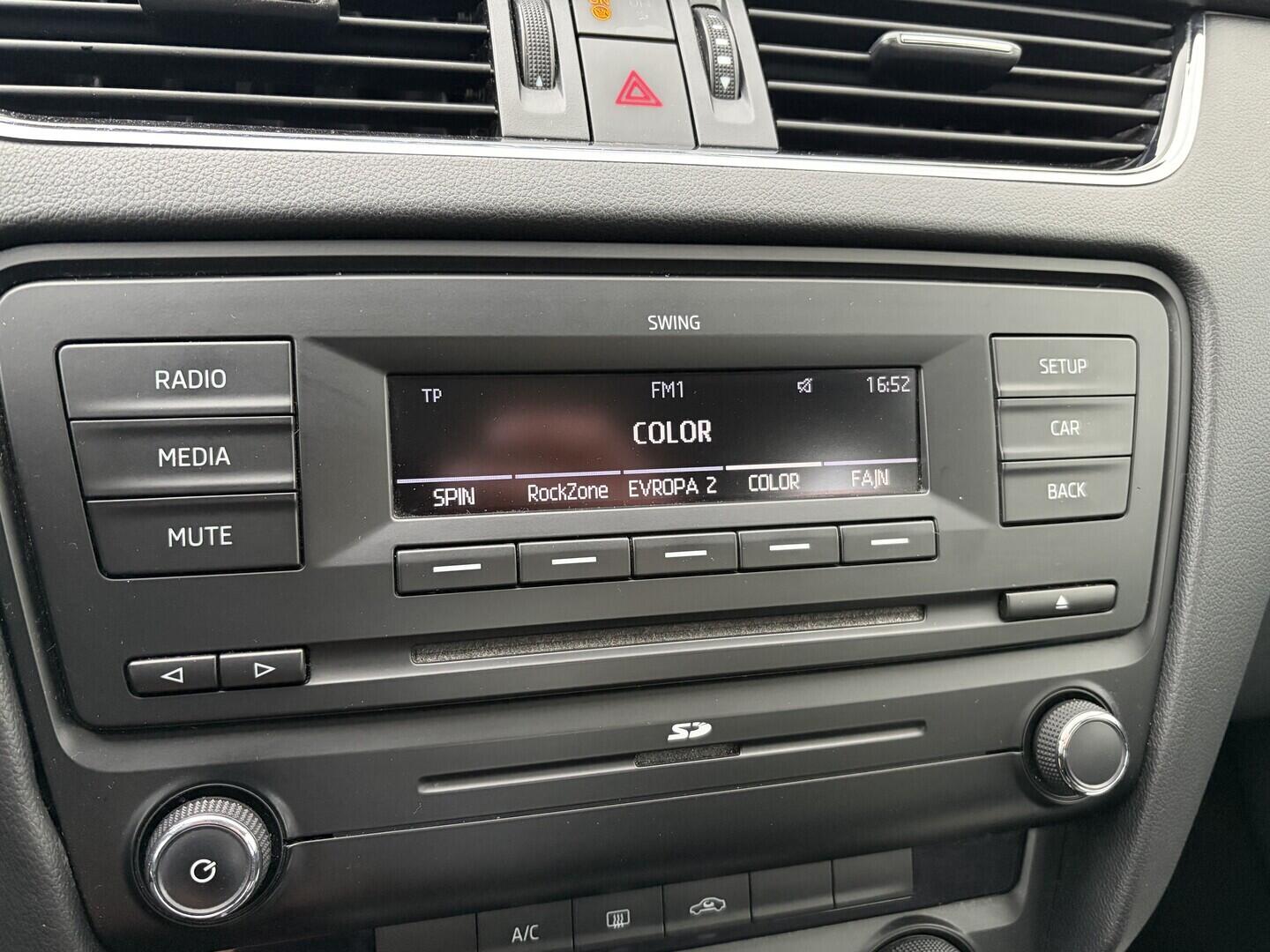 OZ190V01645_25.webp_OCTAVIA Active 1.2 TSI 77 kW manuál