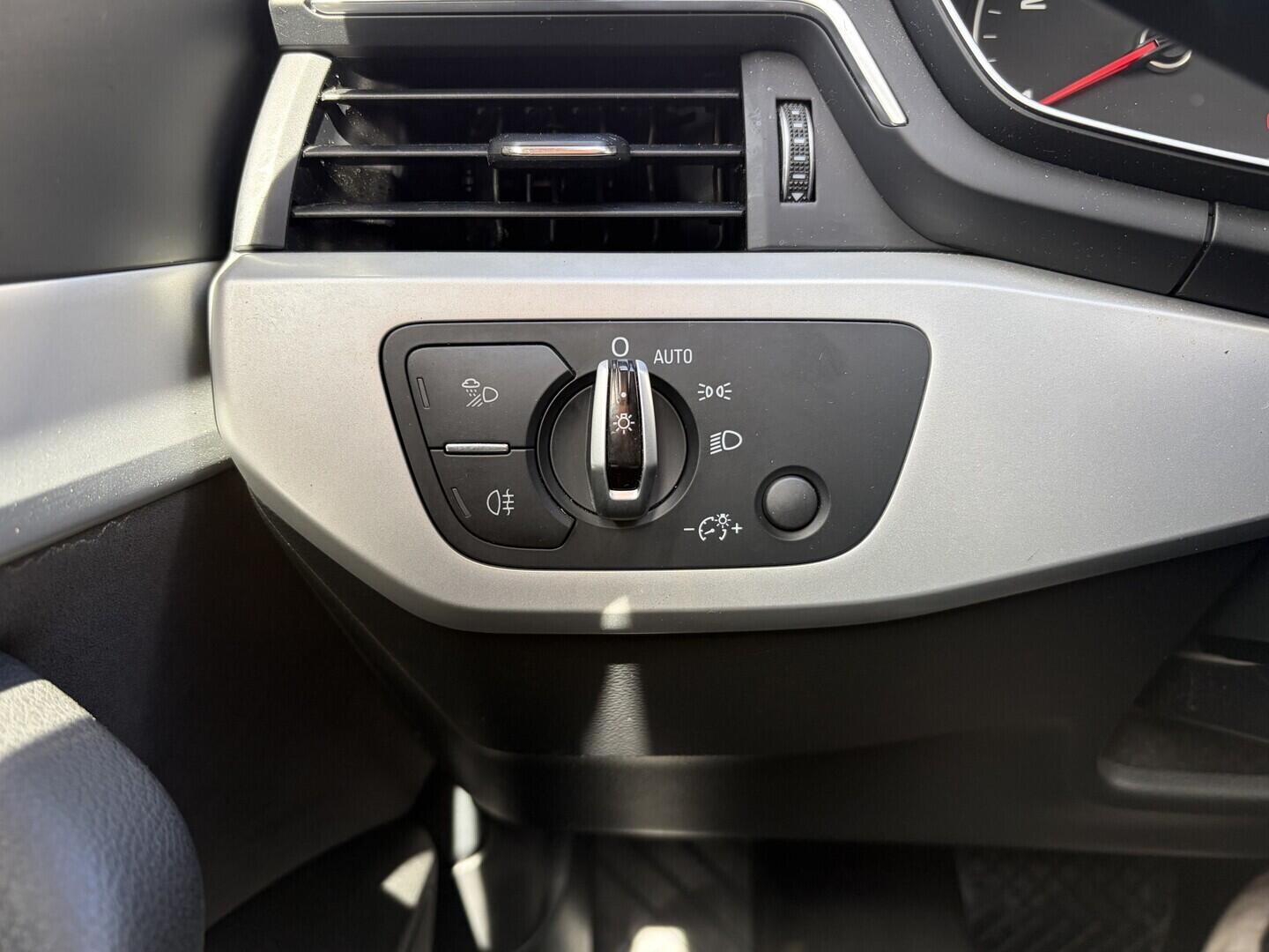 OZ190V01646_22.webp_A4 AVANT  2.0 TDI 140 kW automat, DPH