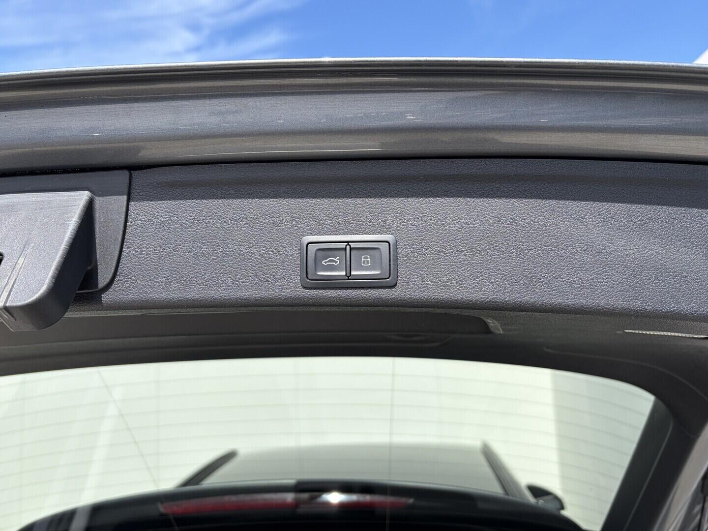 OZ190V01646_48.webp_A4 AVANT  2.0 TDI 140 kW automat, DPH