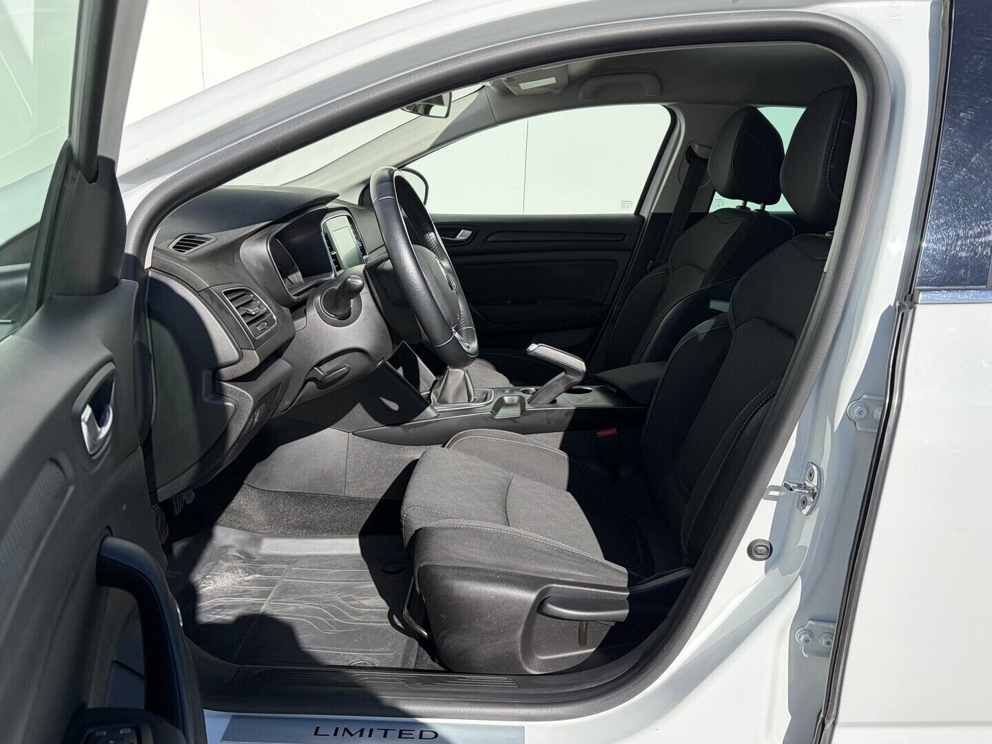 OZ190V01647_18.webp_MÉGANE  1.5 DCI 85 kW manuál, DPH