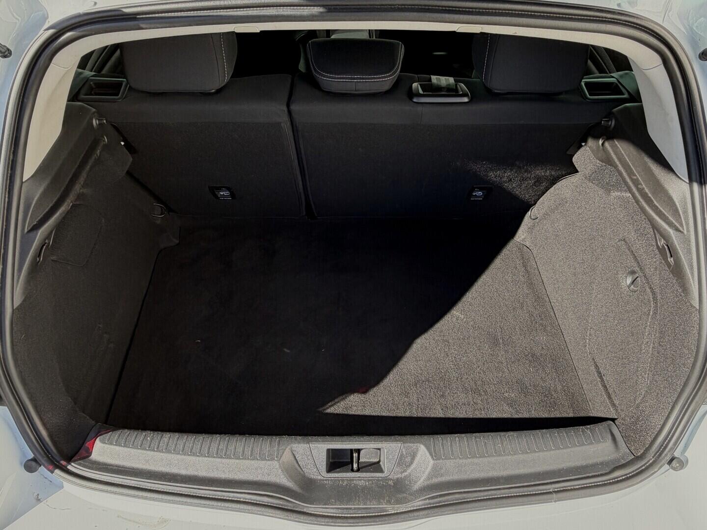 OZ190V01647_40.webp_MÉGANE  1.5 DCI 85 kW manuál, DPH