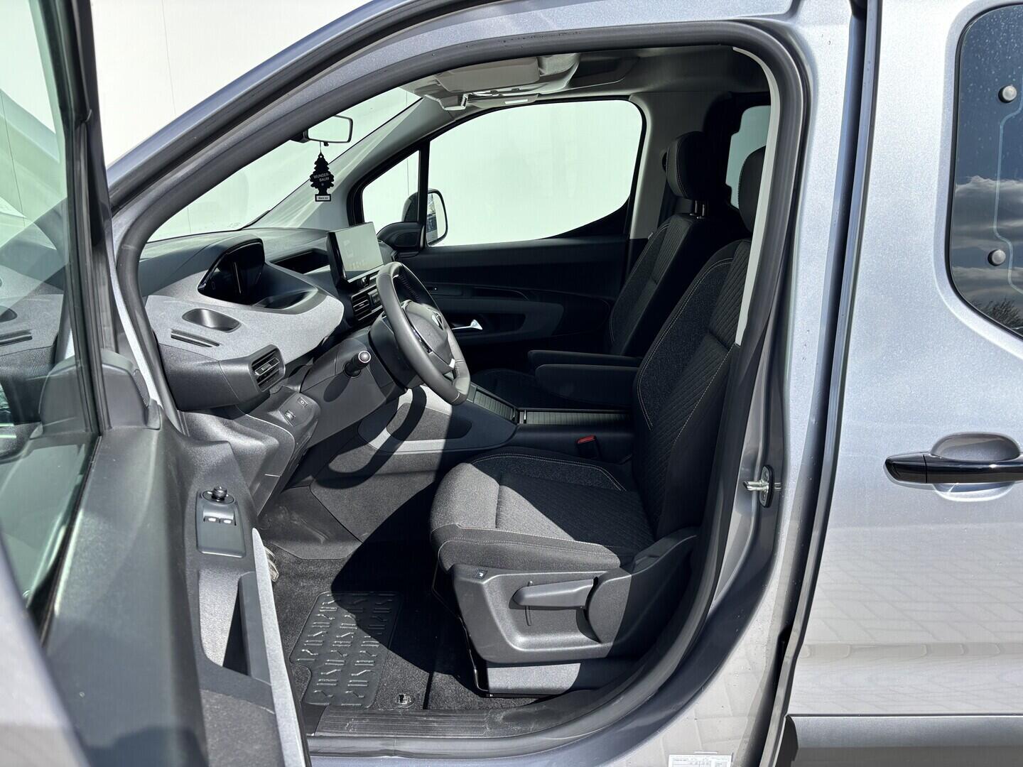 OZ190V01648_18.webp_RIFTER ALLure 1.5 HDI 96 kW manuál