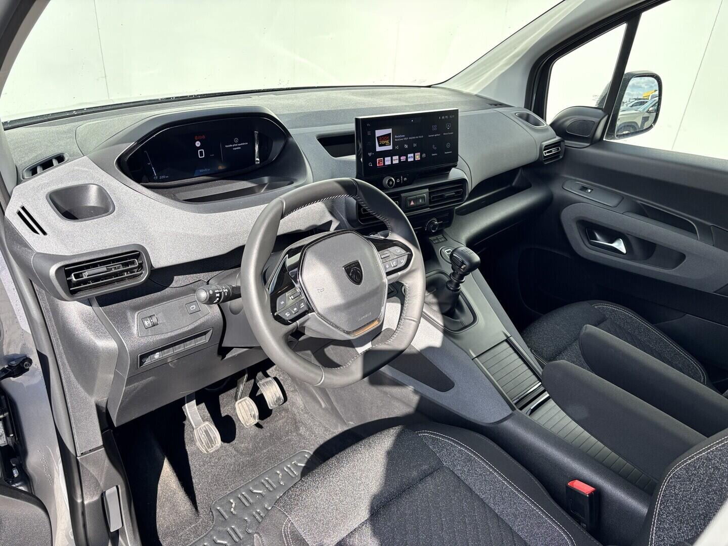 OZ190V01648_19.webp_RIFTER ALLure 1.5 HDI 96 kW manuál