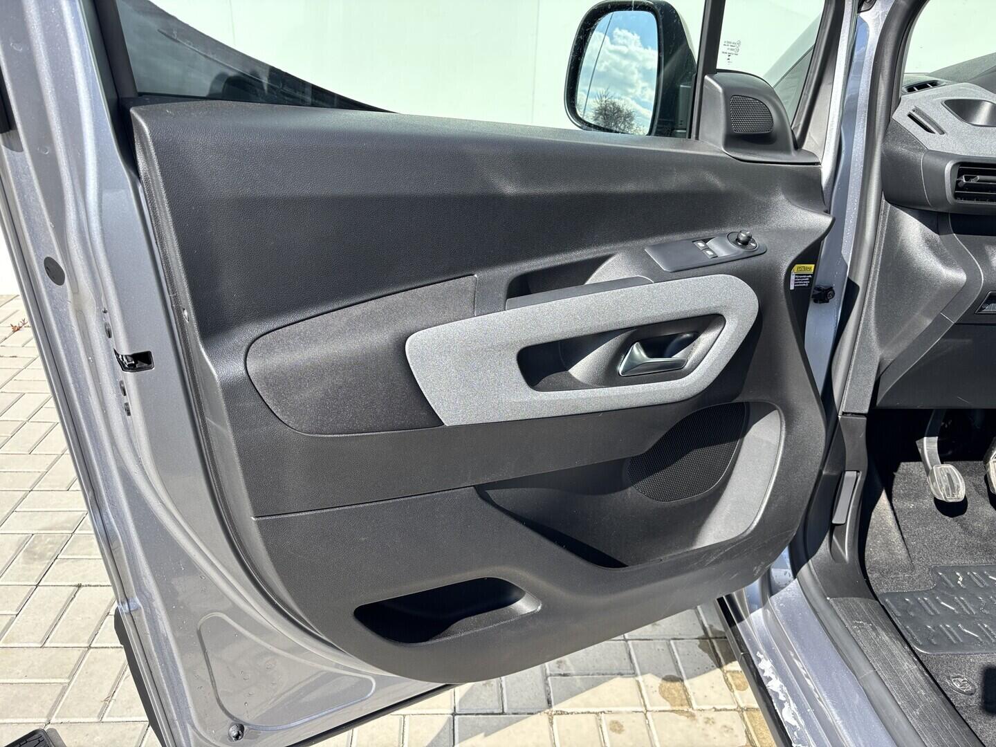 OZ190V01648_23.webp_RIFTER ALLure 1.5 HDI 96 kW manuál