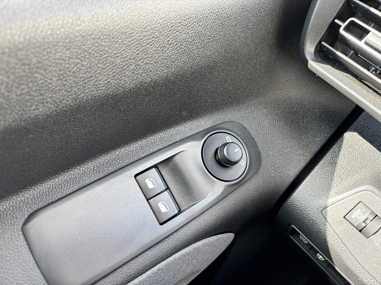 OZ190V01648_24.webp_RIFTER ALLure 1.5 HDI 96 kW manuál