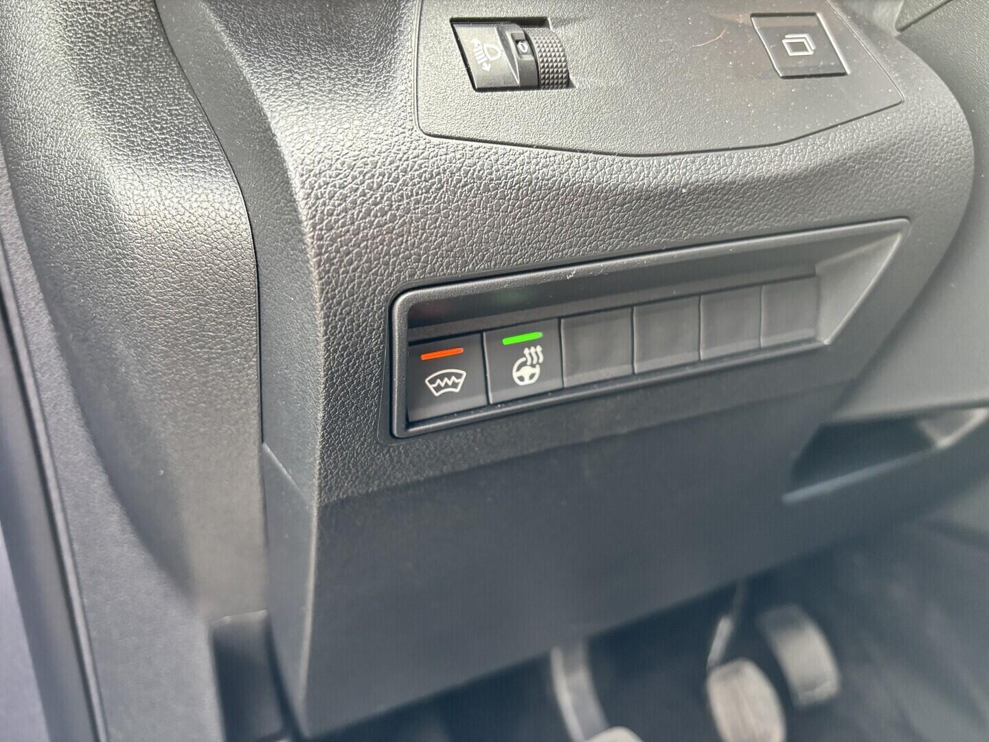 OZ190V01648_25.webp_RIFTER ALLure 1.5 HDI 96 kW manuál