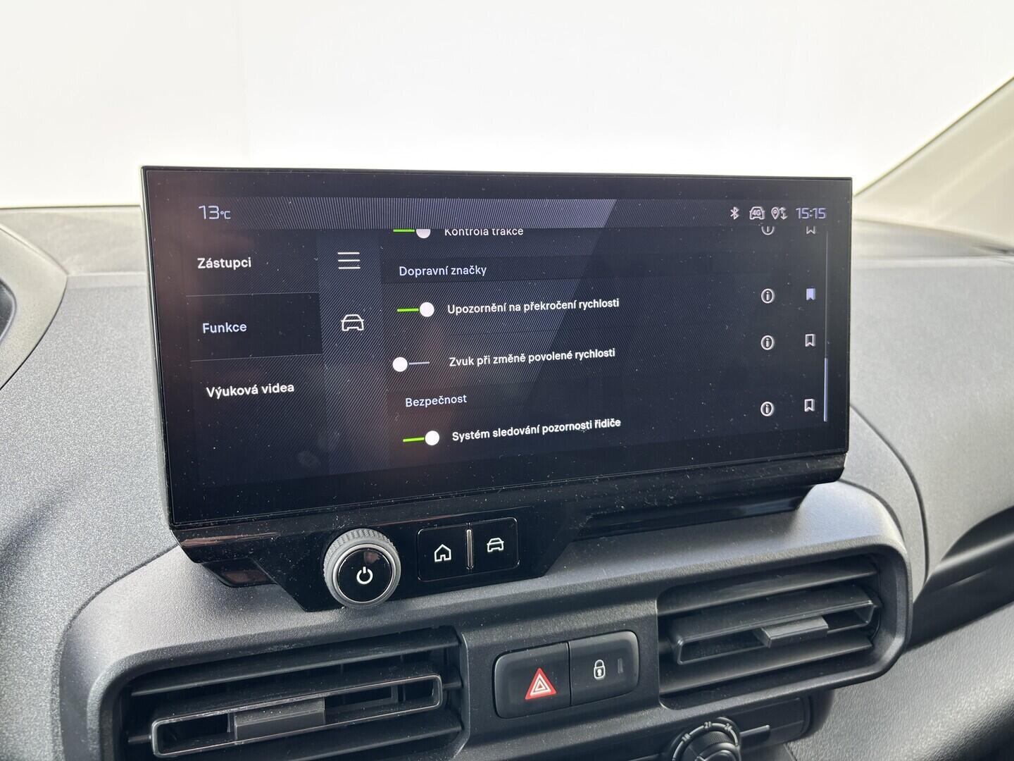 OZ190V01648_35.webp_RIFTER ALLure 1.5 HDI 96 kW manuál