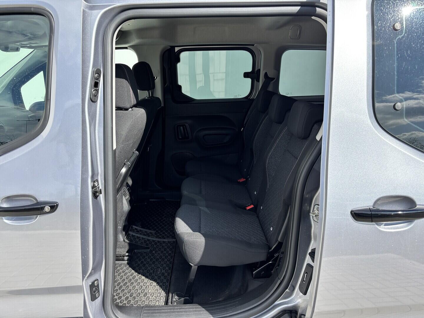 OZ190V01648_41.webp_RIFTER ALLure 1.5 HDI 96 kW manuál