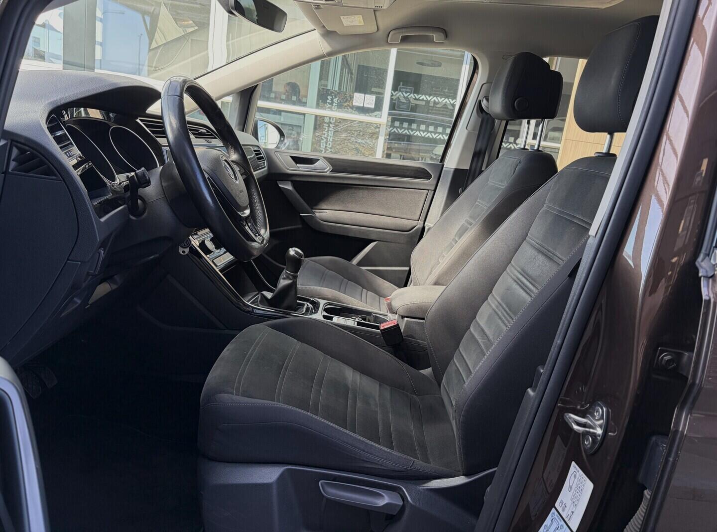 OZ190V01655_18.webp_TOURAN  2.0 TDI 110 kW manuál