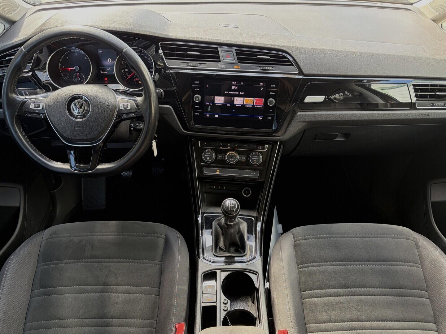 OZ190V01655_24.webp_TOURAN  2.0 TDI 110 kW manuál